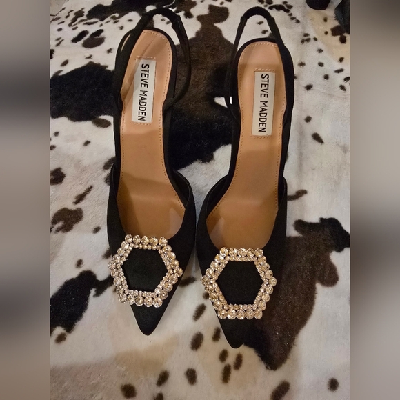 Steve Madden Black and Silver Flats with Sparkling Embellishments - Picture 1 of 4